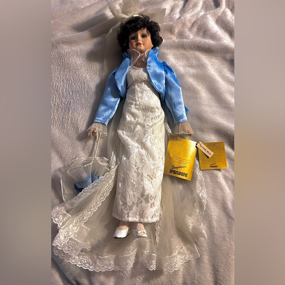 Vintage Seymour Mann connoisseur collection southern Belle 20in porcelain doll
